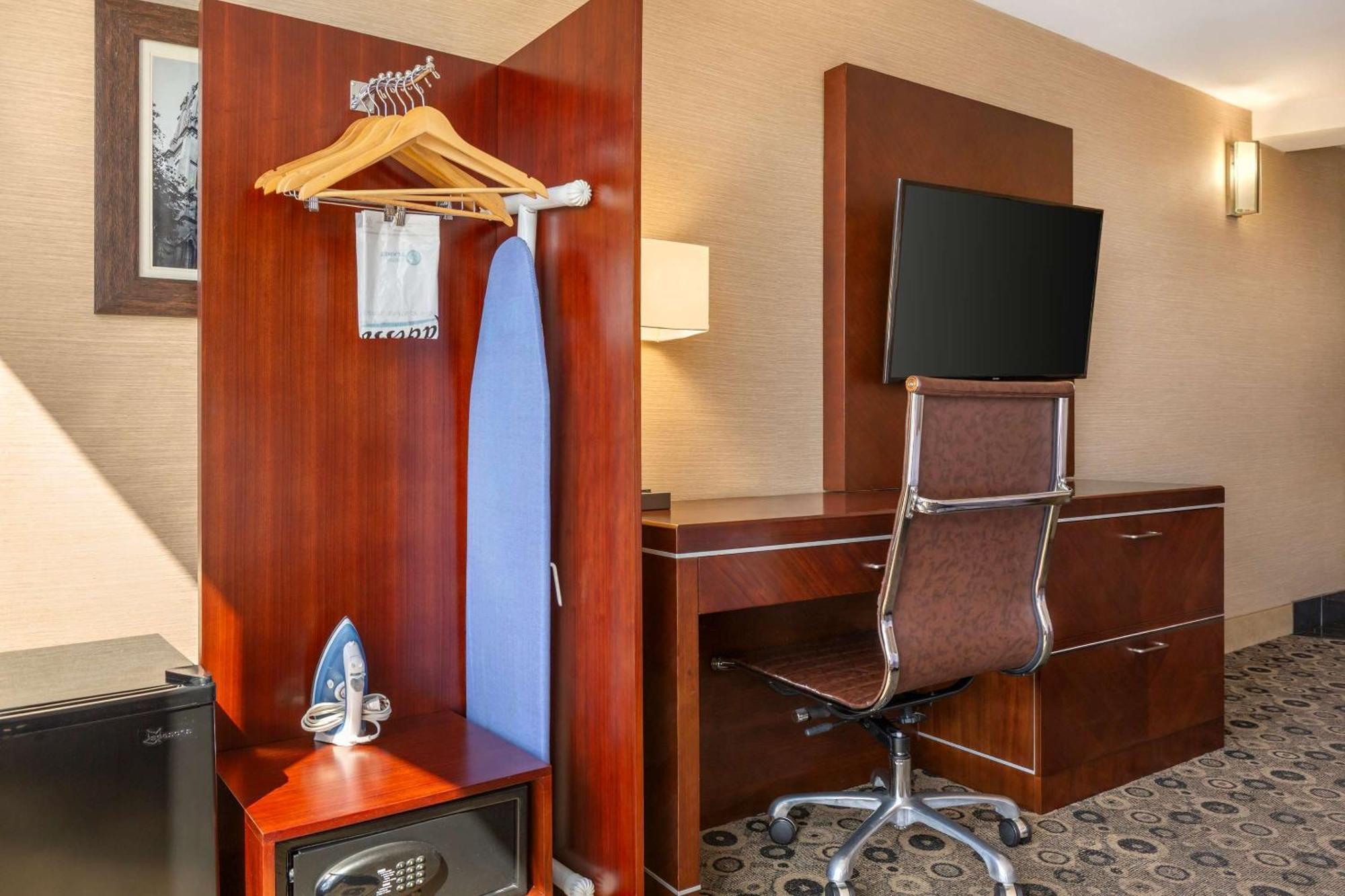 Radisson Hotel Southfield-Detroit Екстер'єр фото